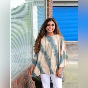 EUC Easel Tie-Dye Pattern Short Sleeve Top